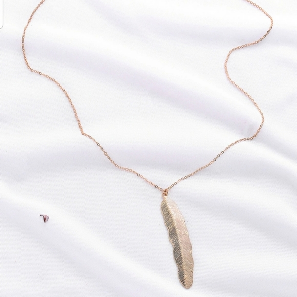*Portia* Gold Leaf Pendant Necklace - Picture 2 of 5